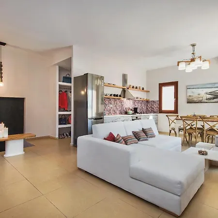 Modern 2-bed House In The Centre *